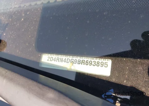 2011 Dodge Grand Caravan Express z USA, uszkodzony, nr VIN 2D4RN4DG9BR693895